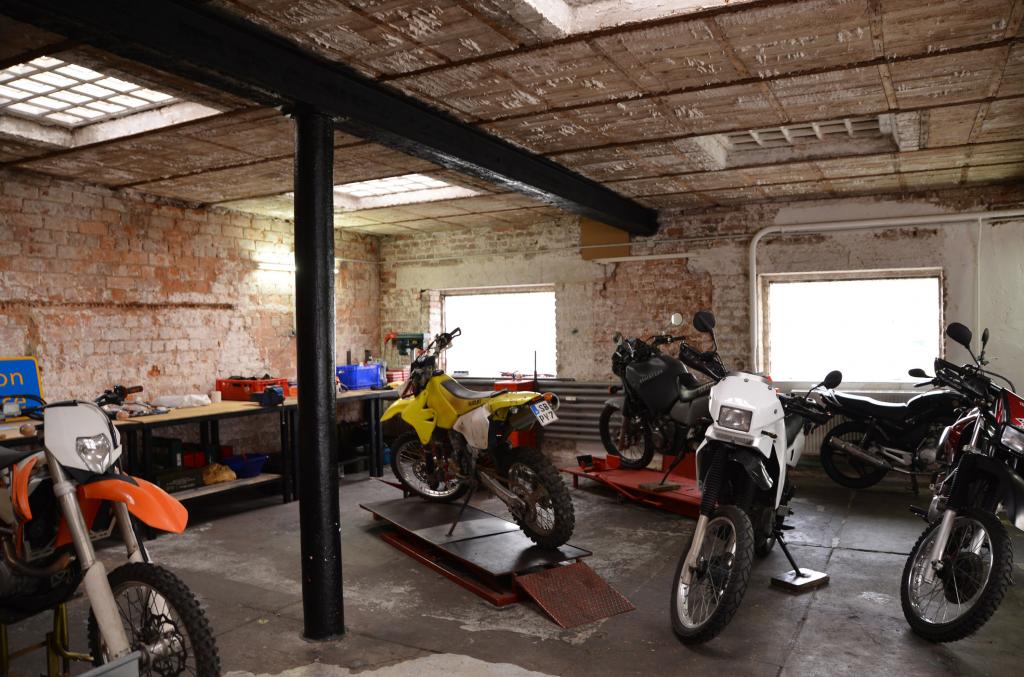 Tom's Garage Saarbrücken (Enduro Die Filmmotivdatenbank für